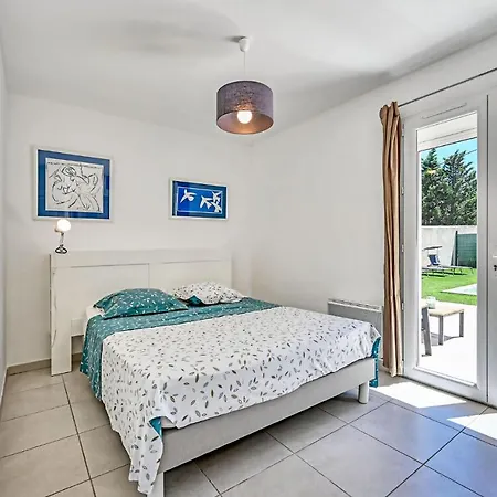 Hébergement de vacances Lovely In With Outdoor Swimming Pool *