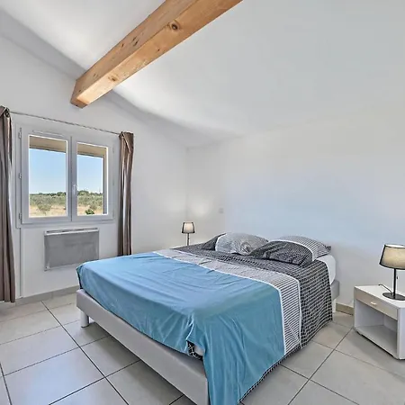 Hébergement de vacances Lovely In With Outdoor Swimming Pool